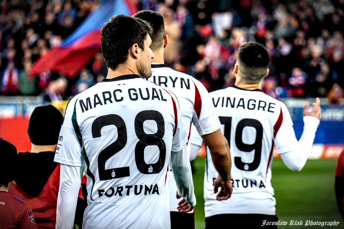 Klasyk dla Legii! Dwa ciosy w pierwszej połowie pozamiatały Widzewem