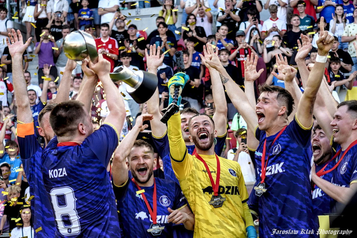 Youtuberzy zagrali dla chorych dzieci. Tysiące ludzi na stadionie