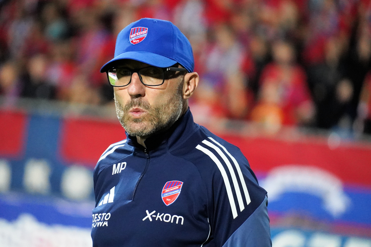 "Na takie transparenty sobie nie zasłużyłem" - odpowiedział kibicom Marek Papszun