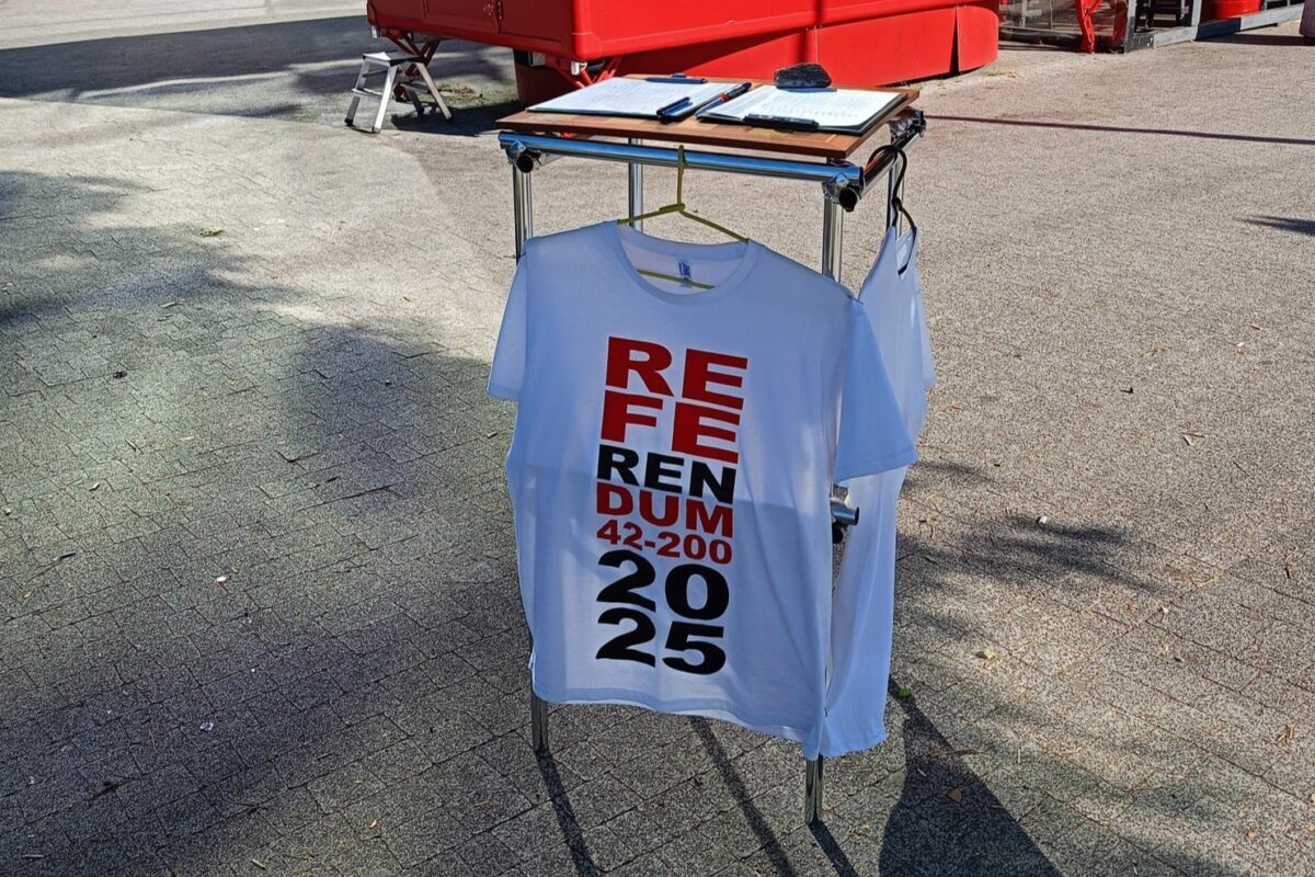 Pierwszy tydzień zbiórki podpisów do referendum. "W każdym punkcie idzie bardzo dobrze."