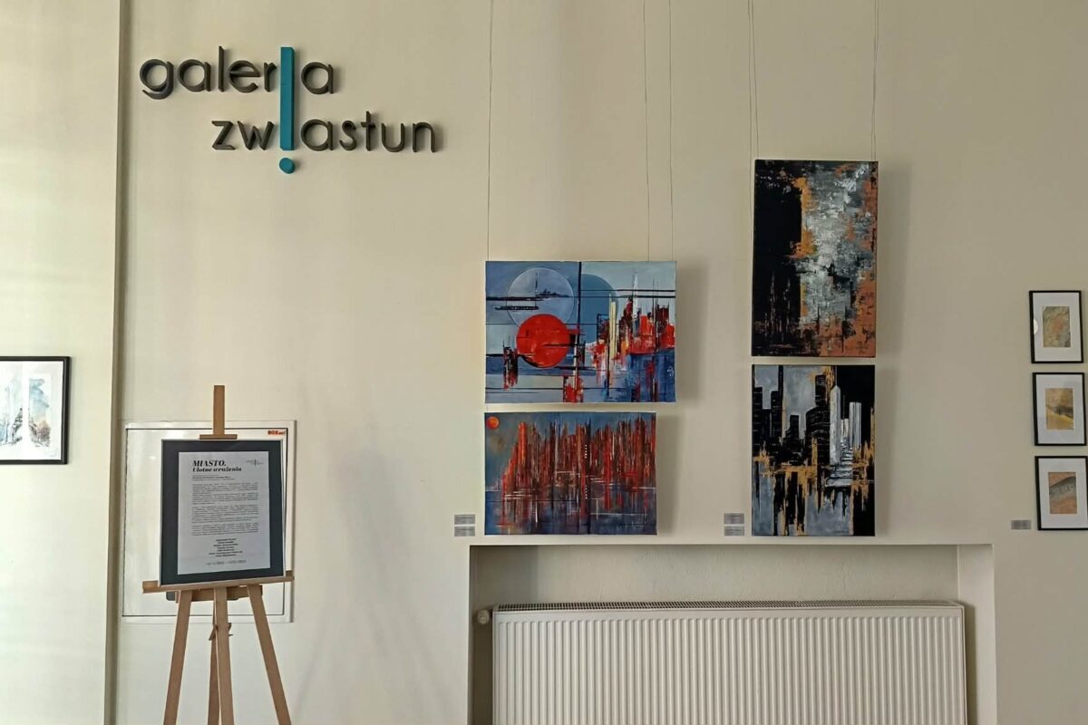 Wystawa „Miasto. Ulotne wrażenia” słuchaczy Uniwersytetu Trzeciego Wieku UJD w Częstochowie